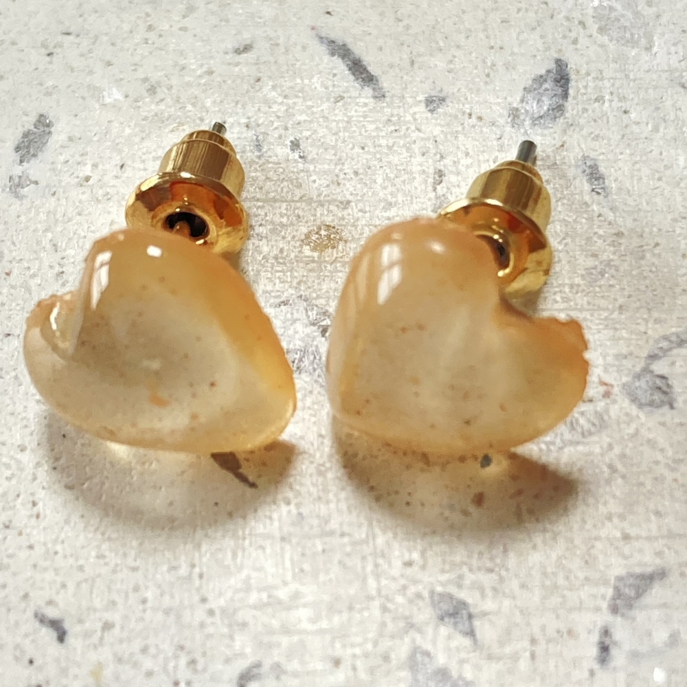BNWT Amber Resin Heart Stud Earrings - Chic and Versatile - Picture 1 of 11